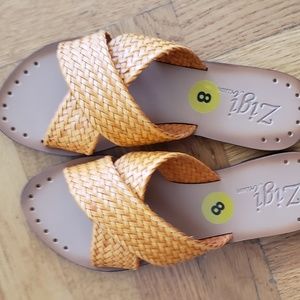 [NEW] Zigi Sandals